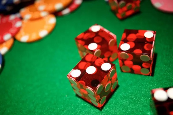 g8g8 Top Trend Gaming dashboard showing trending slots, live tables, and esports markets